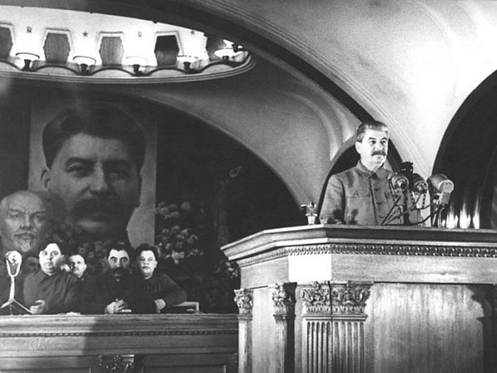 Московское метро, ставшее для многих домом во время войны Московское метро, ставшее для многих домом во время войны