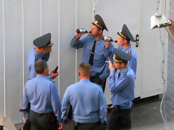 Наша милиция нас бережет (18 фото)