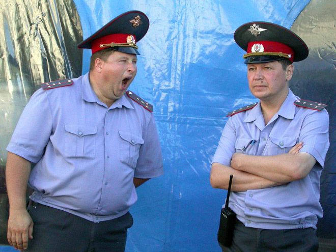 Наша милиция нас бережет (18 фото)