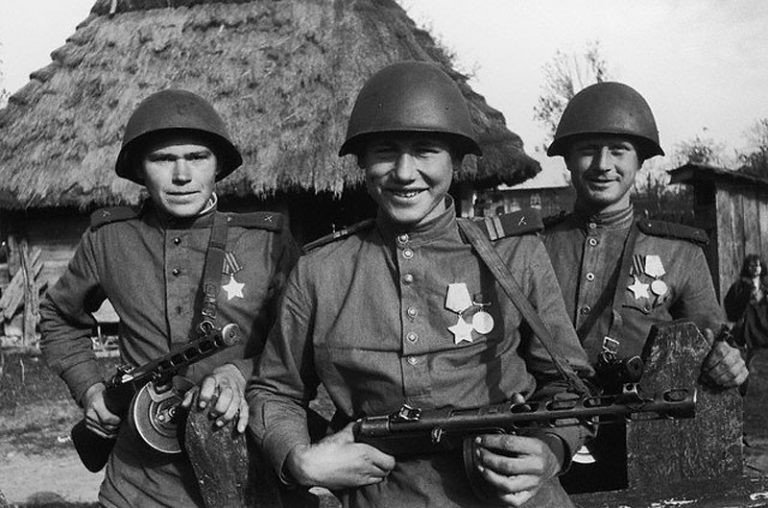 Сколько платили бойцам Красной Армии во время ВОВ Сколько платили бойцам Красной Армии во время ВОВ