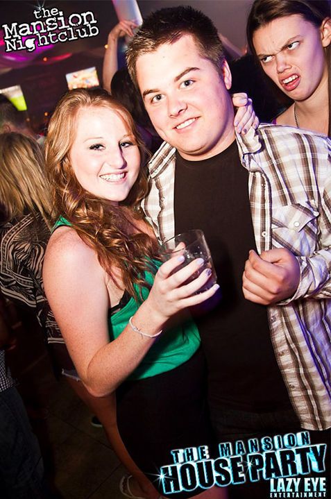 Настоящий тролль в ночном клубе (6 фото)