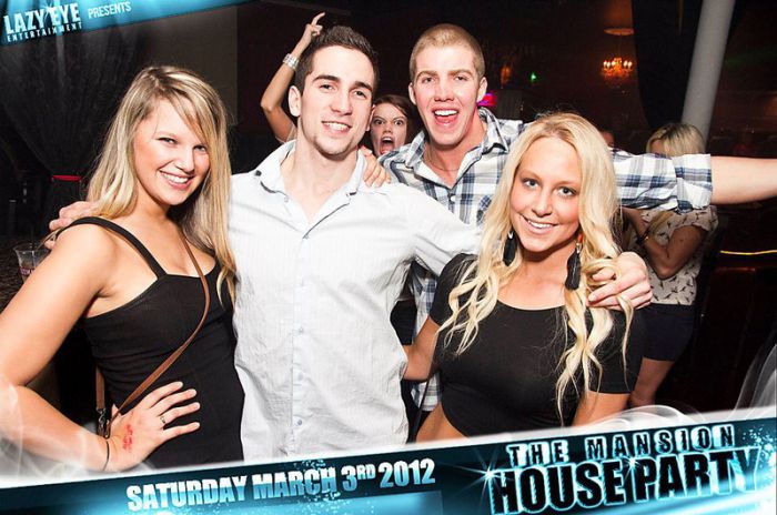 Настоящий тролль в ночном клубе (6 фото)