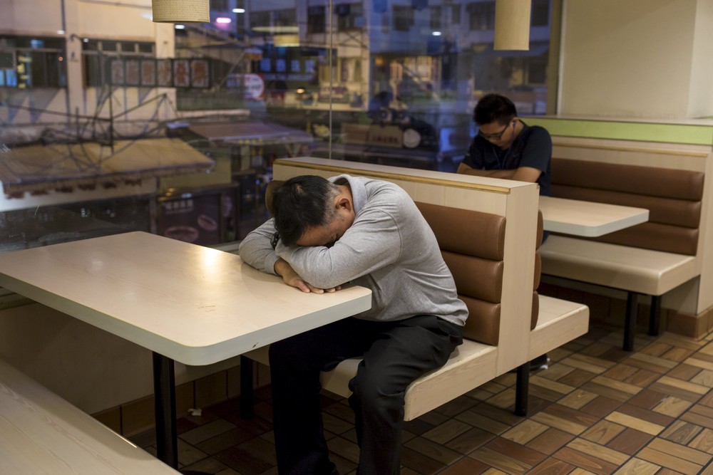 Китайские бомжи ночуют в McDonald's