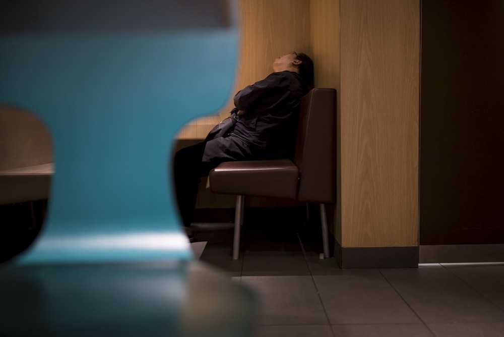 Китайские бомжи ночуют в McDonald's