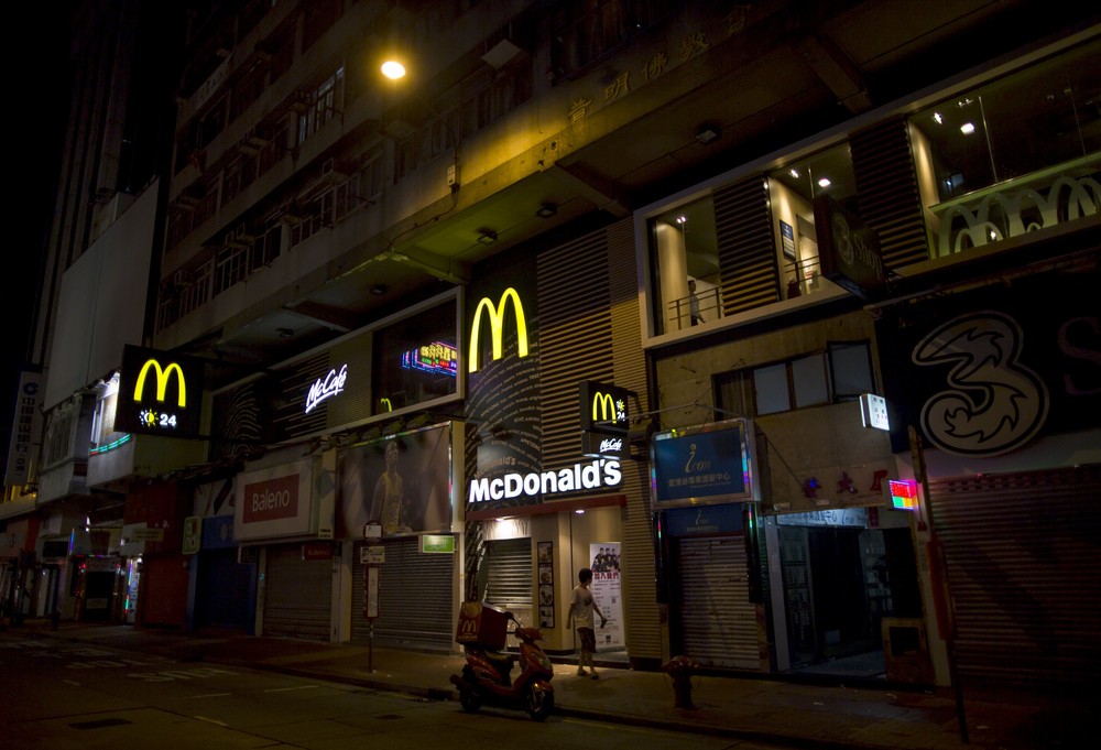 Китайские бомжи ночуют в McDonald's