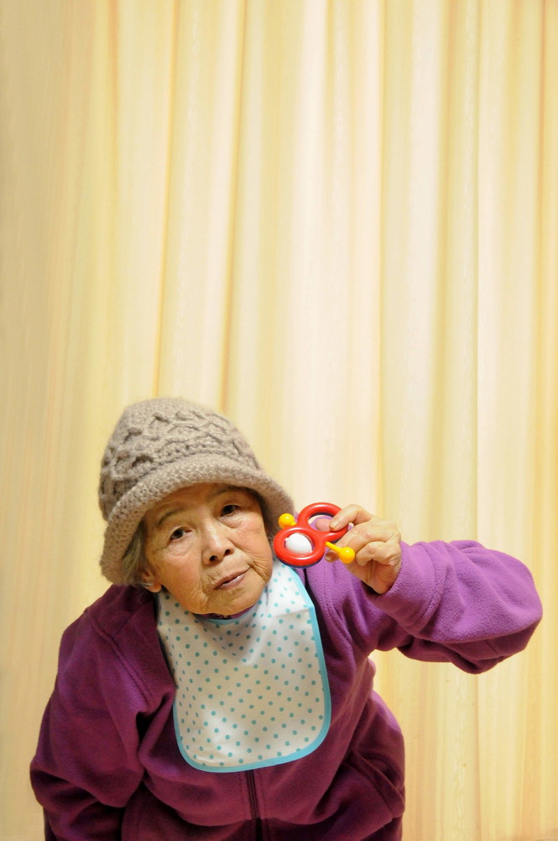 89-летняя японка делает забавные автопортреты
