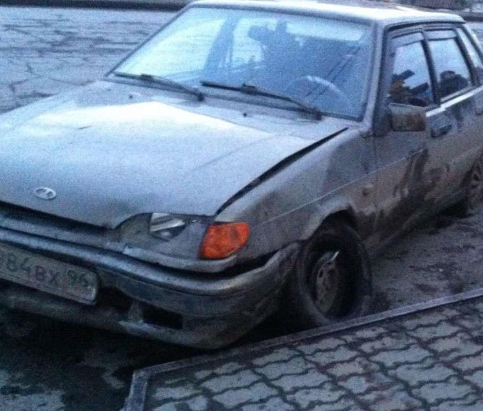 Пьяный водитель влетел в автобусную остановку (7 фото)