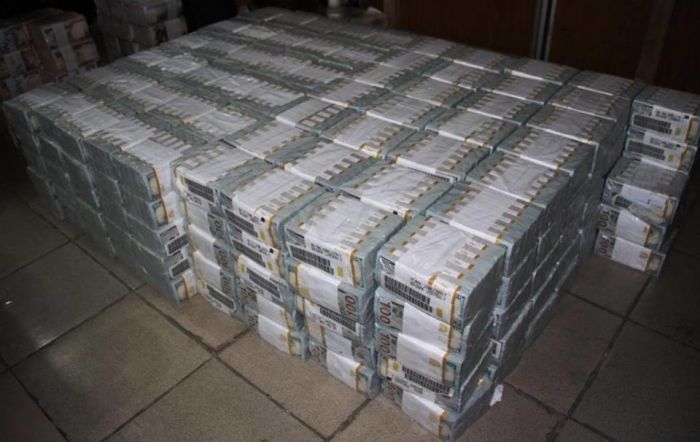 В Нигерии в нежилой квартире обнаружили 43 миллиона долларов