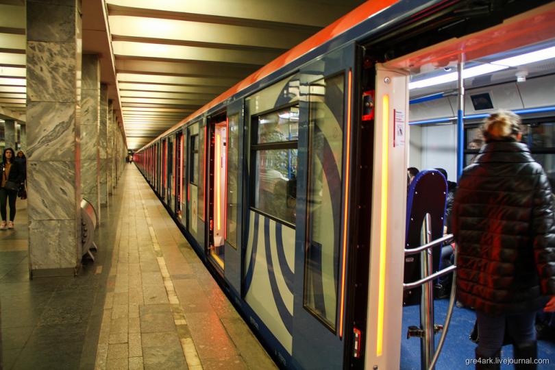Все достоинства и недостатки нового поезда московского метро