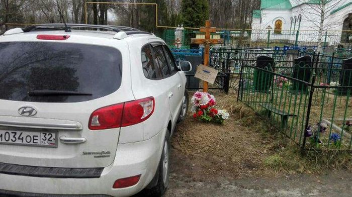 Автохам на кладбище в Брянске