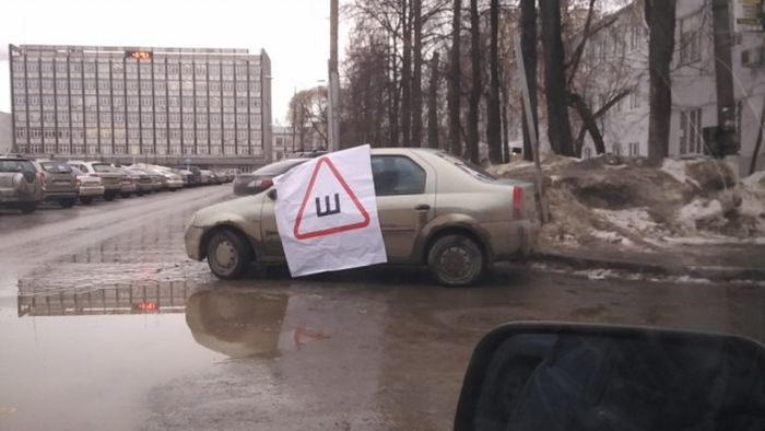 Автоприколы с наклейкой «Шипы»