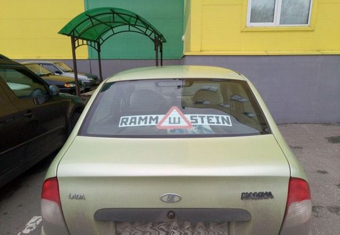 Автоприколы с наклейкой «Шипы»