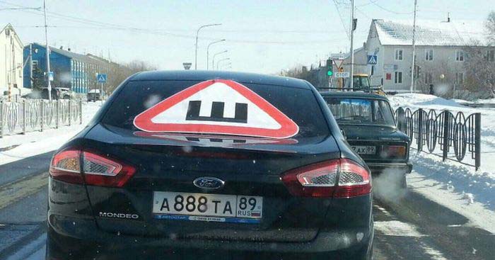 Автоприколы с наклейкой «Шипы»
