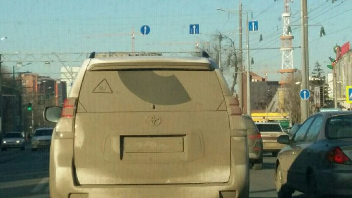 Автоприколы с наклейкой «Шипы»