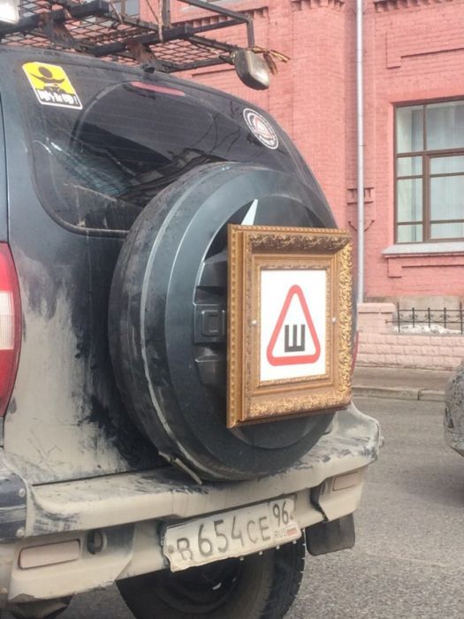 Автоприколы с наклейкой «Шипы»