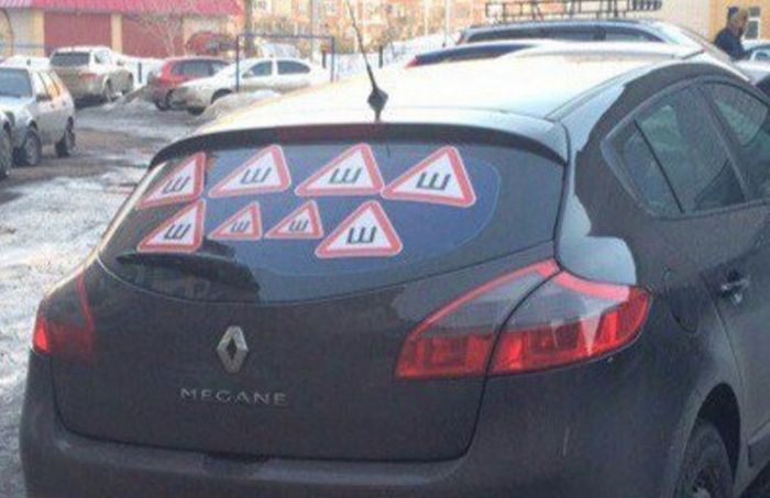 Автоприколы с наклейкой «Шипы»