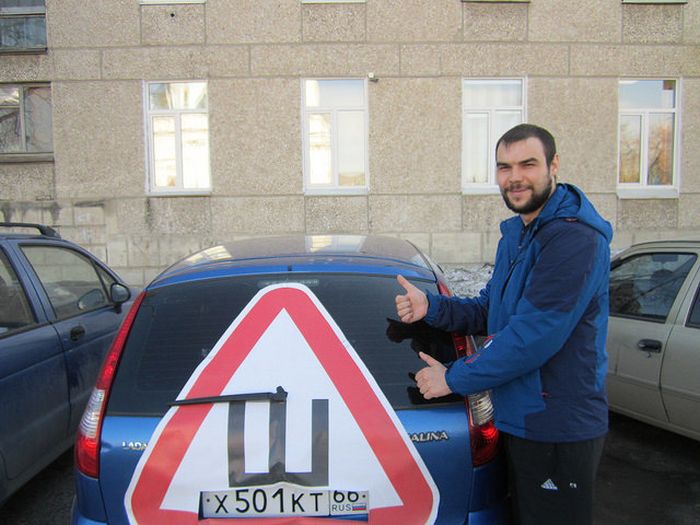 Автоприколы с наклейкой «Шипы»