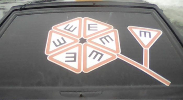 Автоприколы с наклейкой «Шипы»