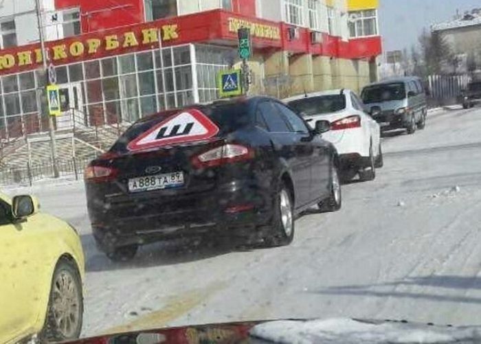 Автоприколы с наклейкой «Шипы»
