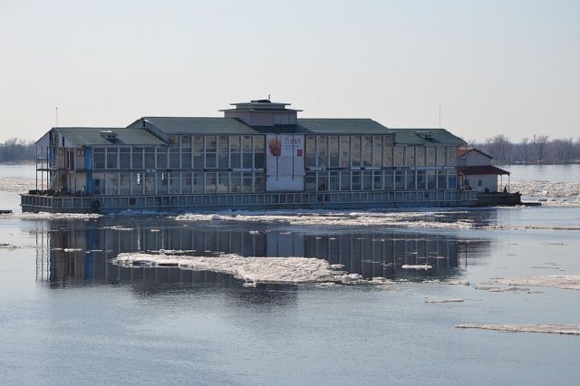 В Самаре вместо со льдом уплыло и популярное заведение