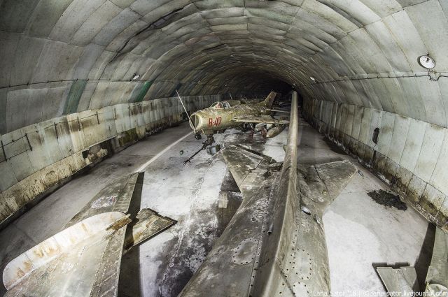 Прогулка по заброшенным подземным авиабазам Восточной Европы