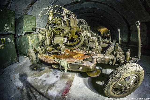 Прогулка по заброшенным подземным авиабазам Восточной Европы