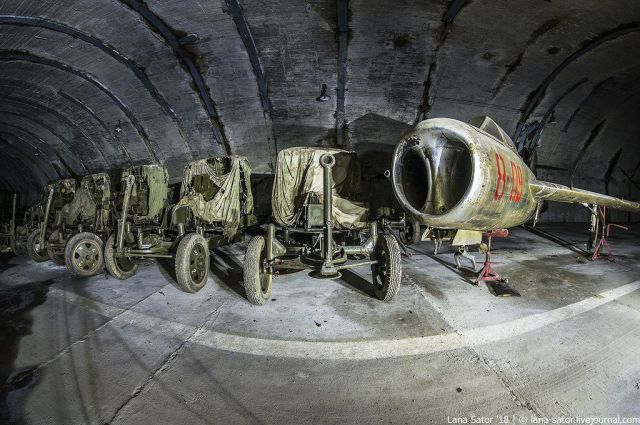 Прогулка по заброшенным подземным авиабазам Восточной Европы