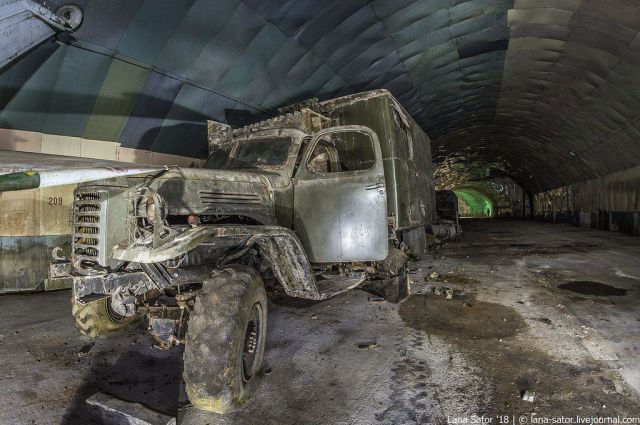 Прогулка по заброшенным подземным авиабазам Восточной Европы
