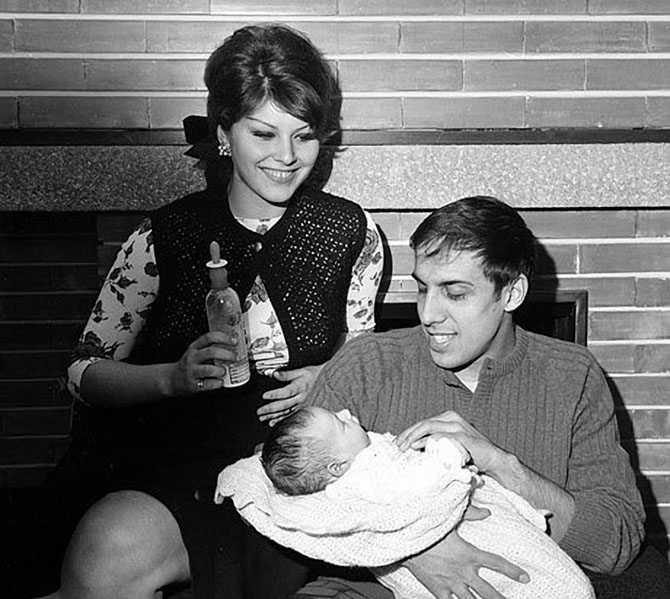 Адриано Челентано и Клаудия Мори: 50 лет вместе (18 фото) Адриано Челентано и Клаудия Мори: 50 лет вместе (18 фото)