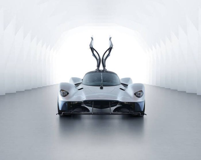 Aston Martin представил серийную версию гиперкара Valkyrie