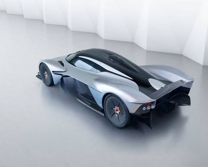 Aston Martin представил серийную версию гиперкара Valkyrie