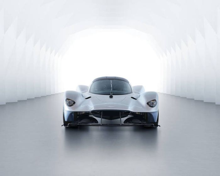 Aston Martin представил серийную версию гиперкара Valkyrie