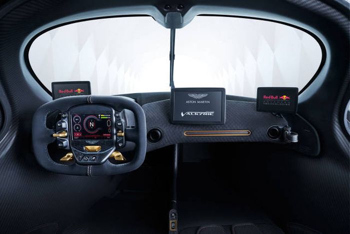 Aston Martin представил серийную версию гиперкара Valkyrie