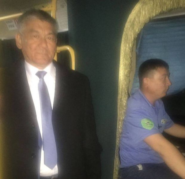Глава Шымкента пересадил своих подчиненных на общественный транспорт
