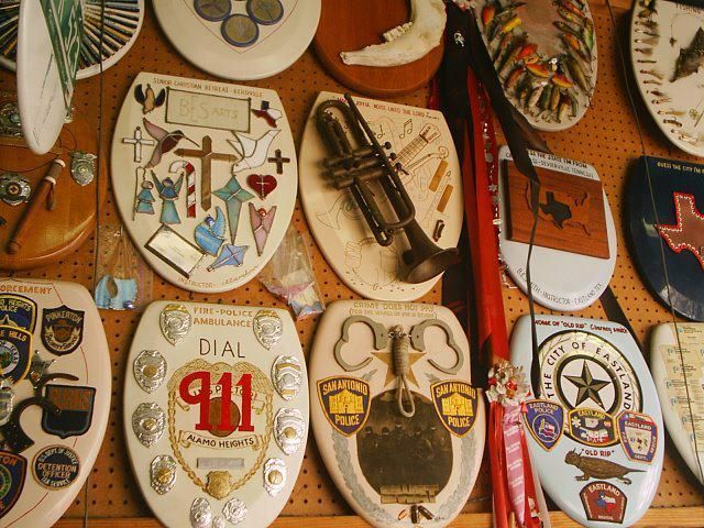96-летний сантехник продает коллекцию крышек на унитаз