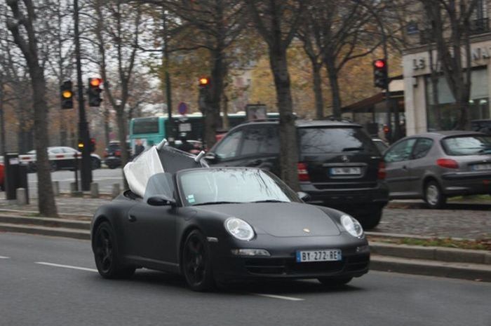 Перевозка мебели на Porsche (4 фото)