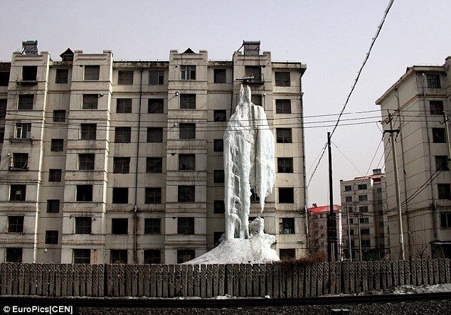 Ледяной водопад в Китае (3 фото)