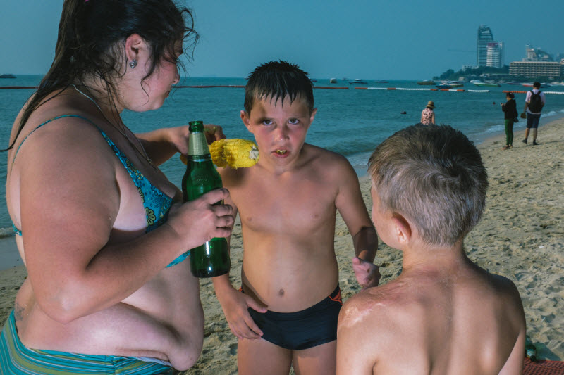 «Beach Matters» туристы в Таиланде на снимках Ларри Халлегуа