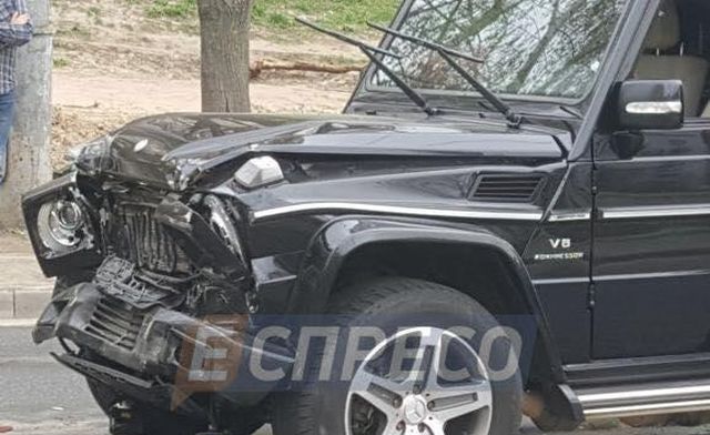 В Киеве пьяный атомойщик разбил Mercedes-Benz Gelandewagen клиента