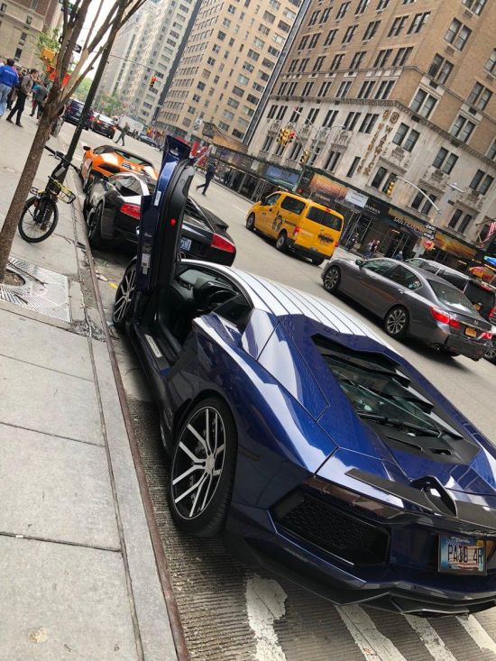 Суперкары Lamborghini у места провидения блокчейн-конференци оказались уловкой организаторов Суперкары Lamborghini у места провидения блокчейн-конференци оказались уловкой организаторов
