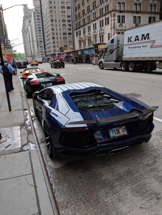 Суперкары Lamborghini у места провидения блокчейн-конференци оказались уловкой организаторов Суперкары Lamborghini у места провидения блокчейн-конференци оказались уловкой организаторов