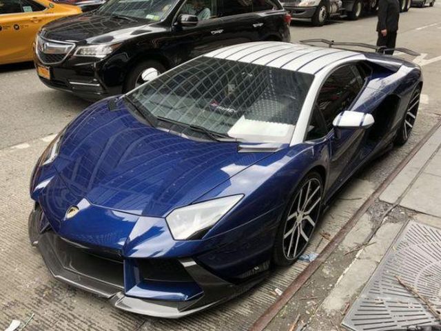 Суперкары Lamborghini у места провидения блокчейн-конференци оказались уловкой организаторов Суперкары Lamborghini у места провидения блокчейн-конференци оказались уловкой организаторов