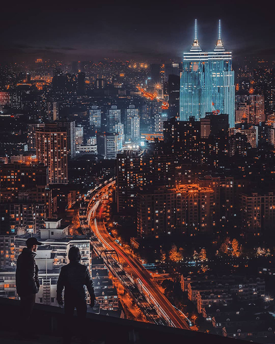 Высотный Шанхай вечером Высотный Шанхай вечером