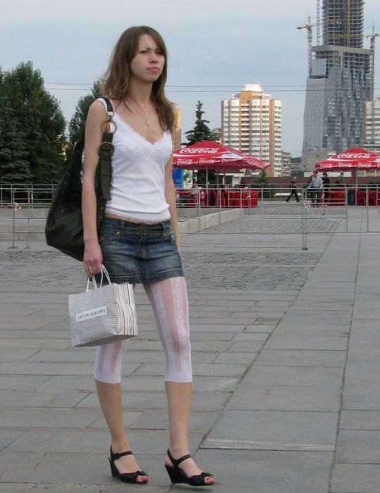 Девушки, которые проходят мимо