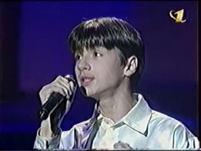 Снимки современных знаменитостей из 1990-х годов