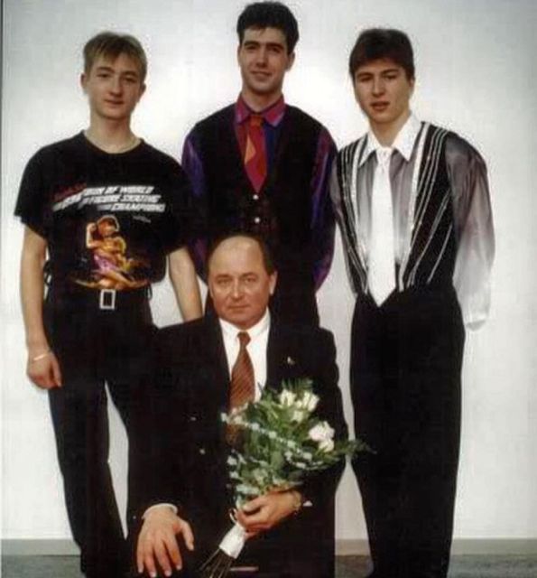 Снимки современных знаменитостей из 1990-х годов