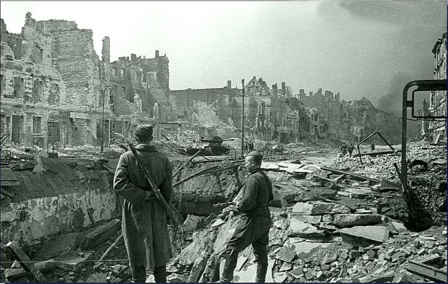 Интересные архивные фотографии: Берлин 1945 года Интересные архивные фотографии: Берлин 1945 года