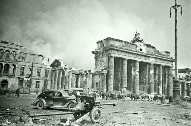 Интересные архивные фотографии: Берлин 1945 года Интересные архивные фотографии: Берлин 1945 года