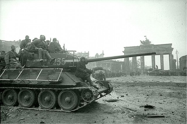 Интересные архивные фотографии: Берлин 1945 года Интересные архивные фотографии: Берлин 1945 года