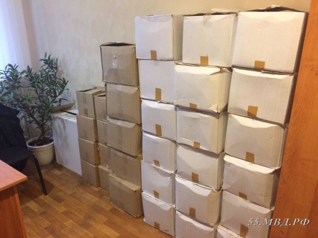 В автомобиле омского пенсионера нашли 13 коробок боярышника